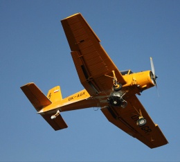 Obr. 2 Aplikace pesticidů a hnojiv ze vzduchu byla oblíbeným nástrojem socialistického hospodaření