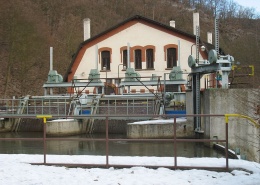 Obr. 2 Malá vodní elektrárna Želina na řece Ohři (450 kW)