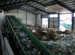 Obr. 2 Třídící linka plastového odpadu