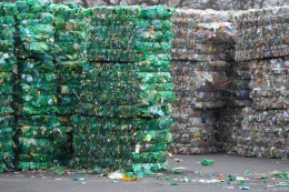 Obr. 3 Slisované PET lahve