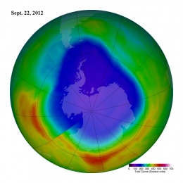 Obr. 1: Ozónová díra nad Antartktidou (2012)
