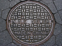 Obr. 1 Poklop kanalizace vyrobený v Číně najdete i v New Yorku